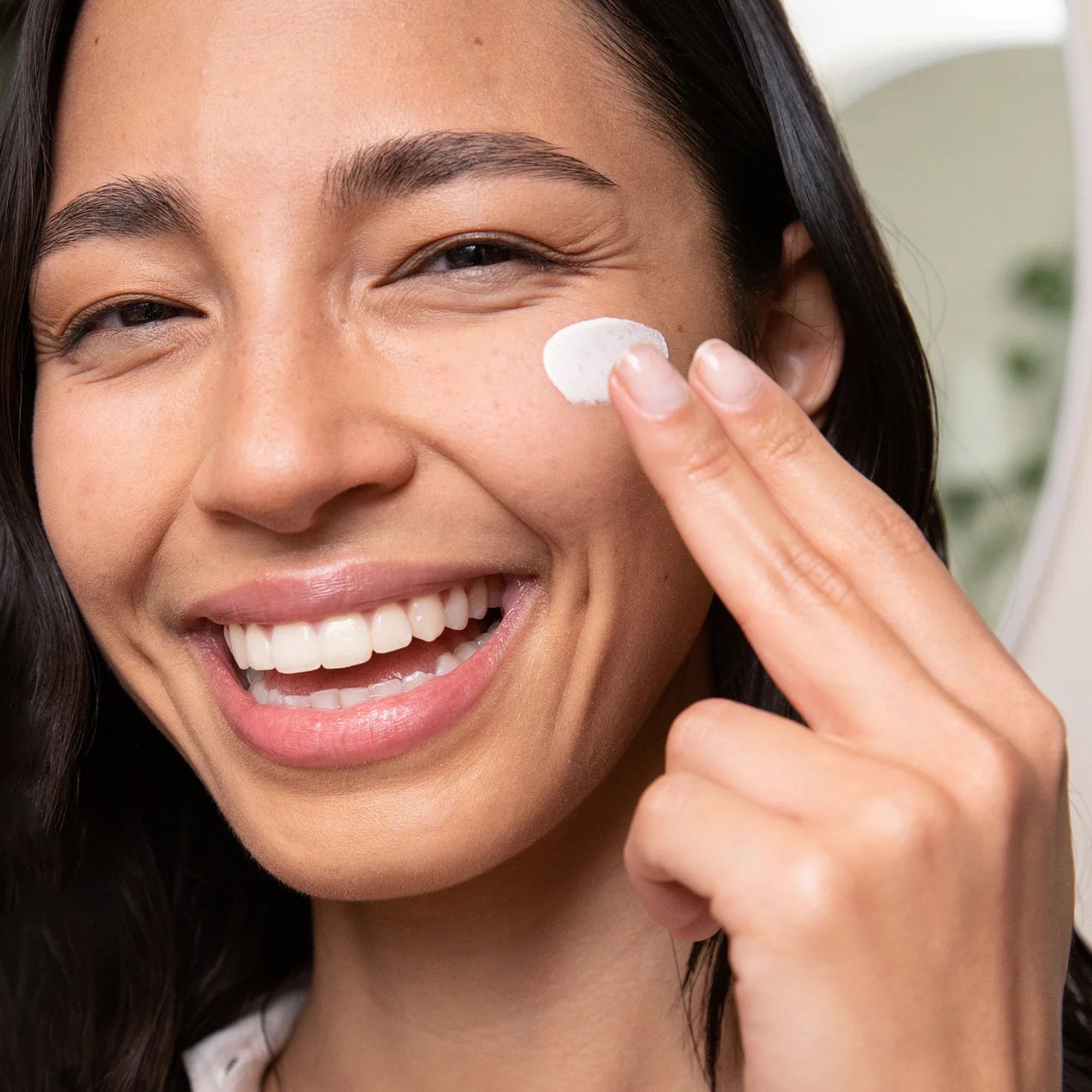 Coola Dew Good Illuminating Serum SPF 30 Sunscreen with Probiotic & BlueScreen